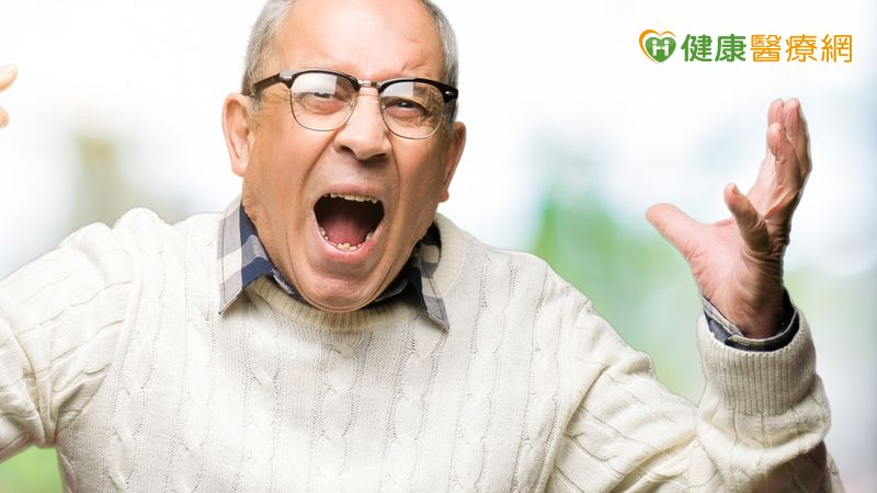 住院長者突變躁動?家人不可忽視的譫妄警訊 住院長者突變躁動?家人不可忽視的譫妄警訊