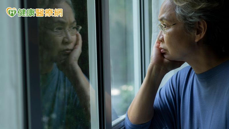 長者過年焦慮很常見 醫師教你健康心態迎新年 長者過年焦慮很常見 醫師教你健康心態迎新年