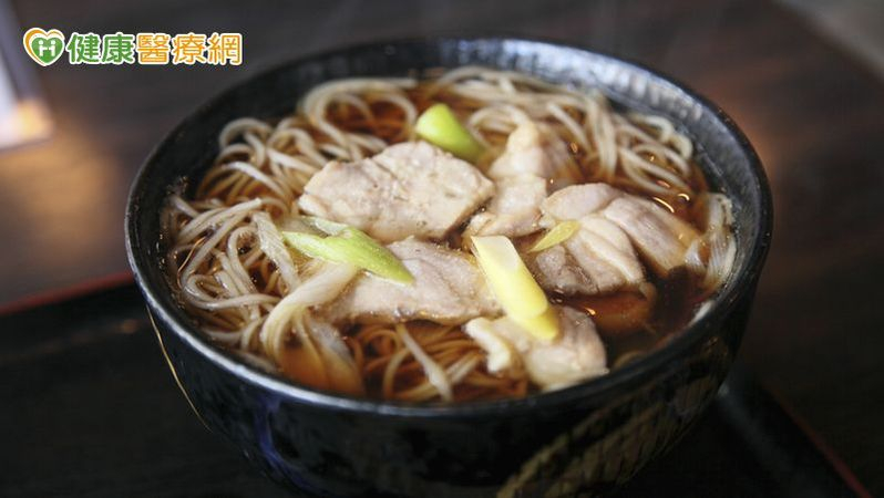 別再全酒進補！營養師揭「現代坐月子6大原則」這樣吃最安全