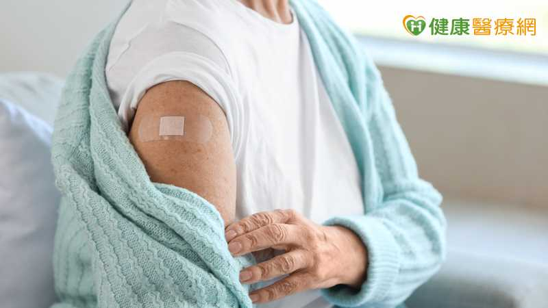 流感就醫人次破10萬!疾管署:流行期要來了 打疫苗先做1事 流感就醫人次破10萬!疾管署:流行期要來了 打疫苗先做1事