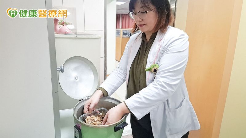 年菜不要勉強一再加熱吃！營養師：「這時間」內吃完佳