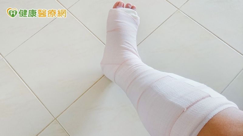 台灣已邁入高齡化社會，慢性病與慢性傷口問題日益增加，當傷口久未癒合時，應及早接受完整評估與專業治療。