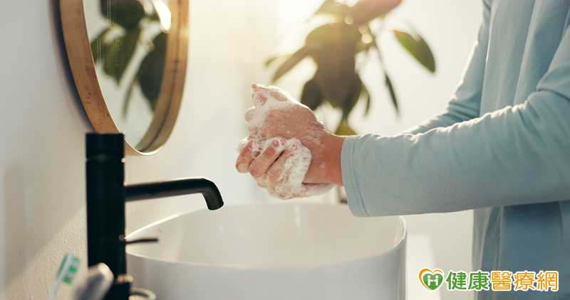 腸病毒疫情趨勢雖處低點，但衛生福利部疾病管制署仍提醒教托育機構與家長應提早啟動防治工作，避免疫情擴大。