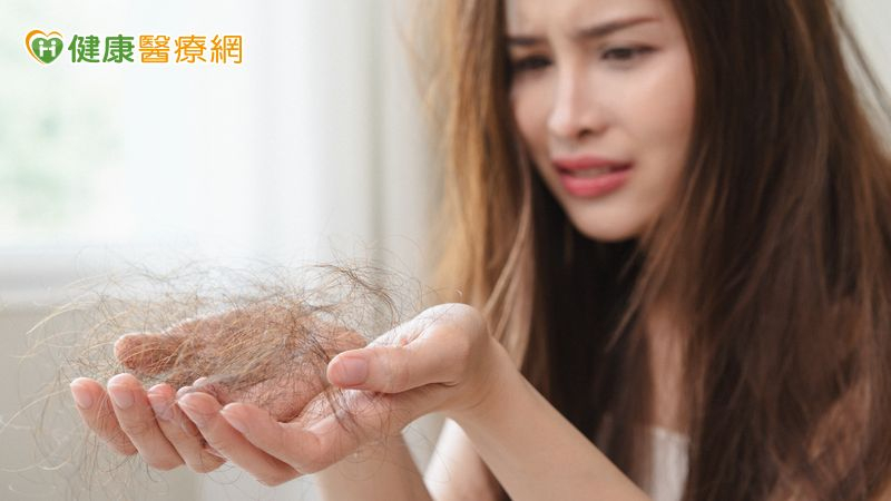 洗頭一把把掉髮？中醫談年輕族群落髮與壓力關聯