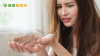 洗頭一把把掉髮？中醫談年輕族群落髮與壓力關聯