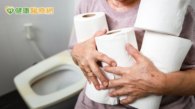 林智佳醫師建議，患者可連續記錄2至3天的飲水量與排尿時間，並使用有刻度的容器測量尿量，以此建立排尿日記。