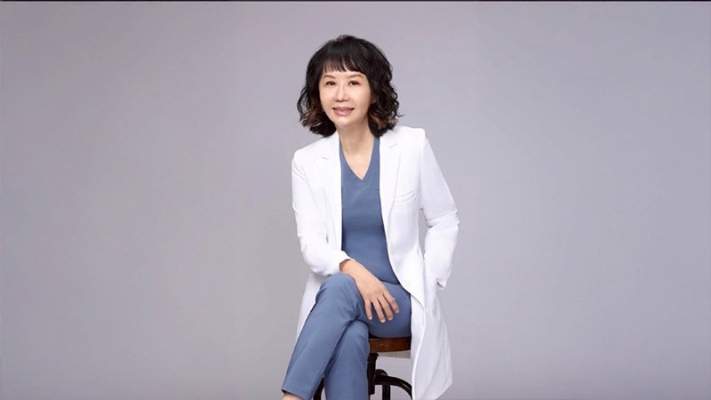 台灣婦癌醫學會於2024年同步臨床診療共識，將此治療模式納入建議選項，落實台灣與國際接軌的決心，希望讓台灣患者也能擁有與國際一致的治療選擇，提升整體預後。圖/台灣婦癌醫學會理事長暨郭綜合醫院院長鄭雅敏醫師提供