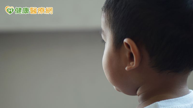 配合國健署自113年7月起新增的未滿7歲6次兒童發展篩檢服務，黃正憲呼籲家長務必按時帶孩子接受篩檢。