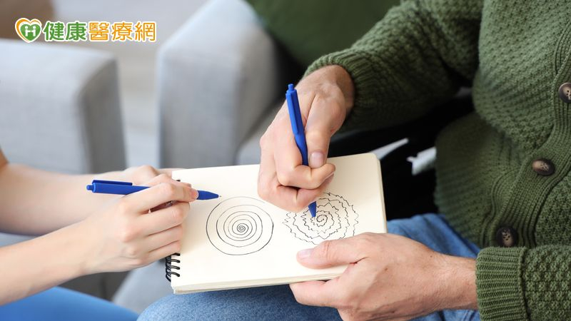 巴金森氏症是一種影響動作控制的慢性神經退化性疾病，常見症狀包括顫抖、僵硬與動作遲緩，對日常生活帶來長期影響。