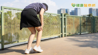 50歲女老師長期久站致膝蓋「挖空」！「種軟骨」助重拾行動力