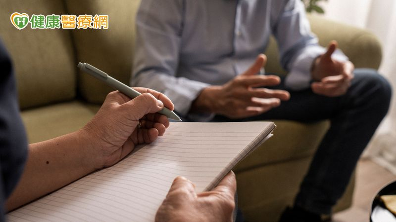 三次免費心理諮商，其實從一開始就不是以長期諮商為目標，而是更接近「入口」或「說明會」，為的是在最前端就接住需要幫助的人。