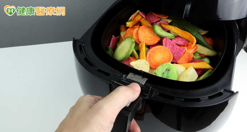 想補纖維又怕脹氣？護理師教9招　喝水、少量多餐與飯後散步都能幫忙