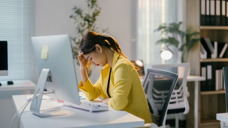 敖醫師觀察到,許多女性僅依賴止痛藥而不尋求治療,部分原因來自家庭經驗。