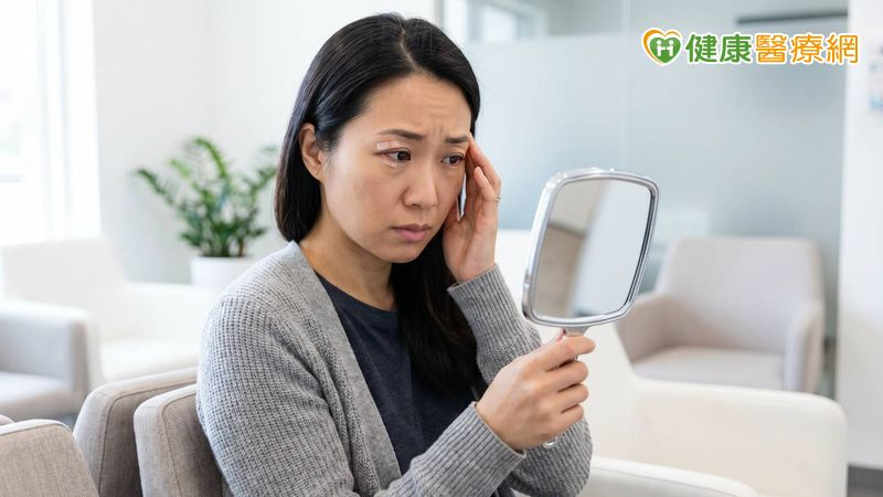 近年臨床上也有不少求美者因術後問題尋求重修、重建。（AI生成示意圖）