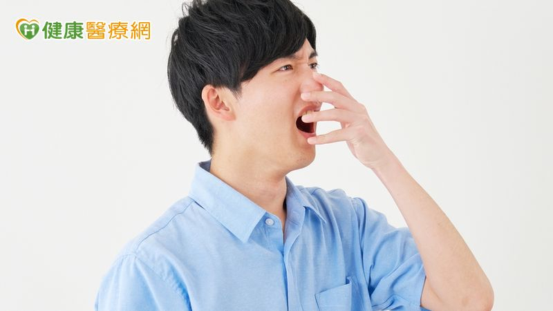他長期鼻塞狂用鼻噴劑竟惡化！微創手術治療助告別張口呼吸