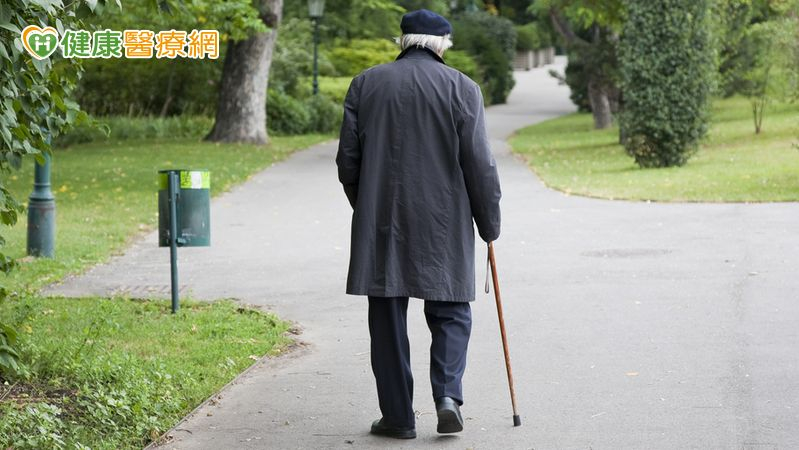 七旬老翁走路出現「磁性步態」常跌倒　醫師揭常壓性水腦症警訊