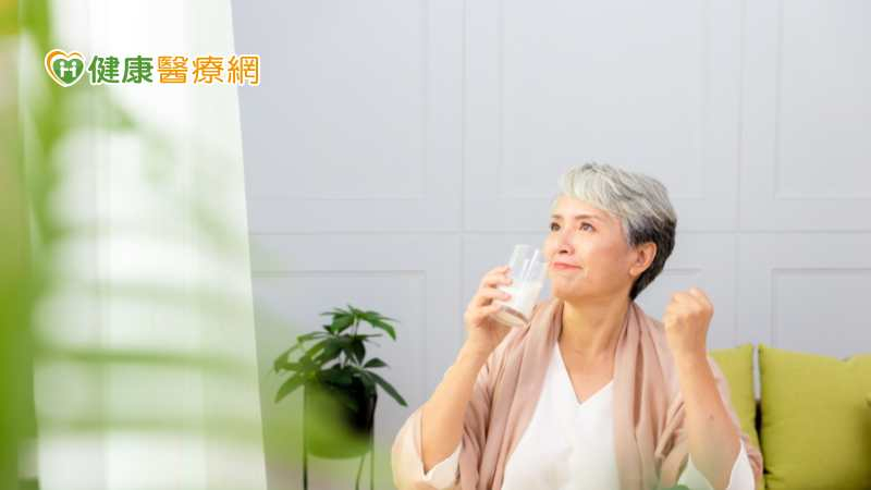 關節補鈣就夠了嗎？藥師指出：骨骼與肌肉需一起顧　營養更完整