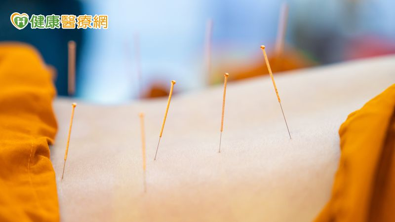 透過針藥並用的整合療法，不僅能有效緩解肌肉緊繃，也能縮短骨傷的復原期，避免骨折後遺症演變成慢性疼痛，穩健的回歸日常生活。