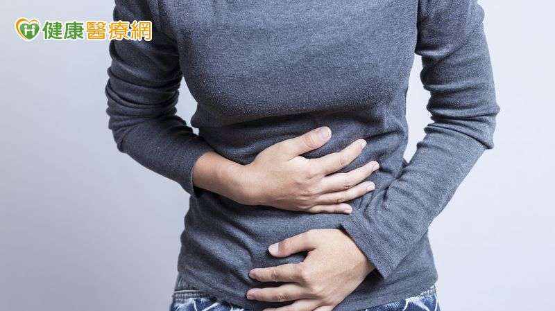 脾臟腫大當胃痛恐釀禍！「左上腹悶痛」逾2週應警惕　醫點名4風險族群