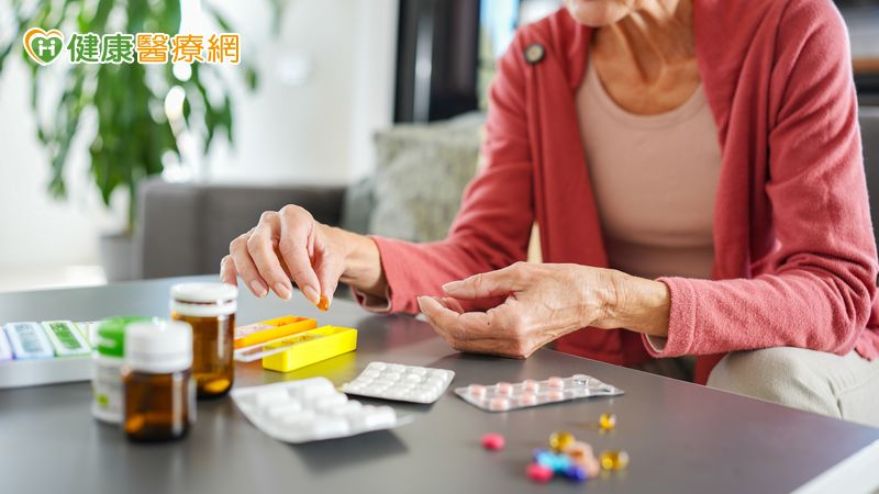 「多重用藥」不只看吃幾顆藥！藥師示警：「隱形用藥」風險常被忽略