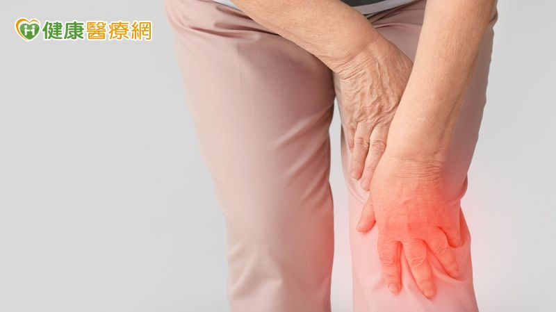 餐飲業久站「膝關節磨損」到變形！置換人工關節告別「軟腳」步履