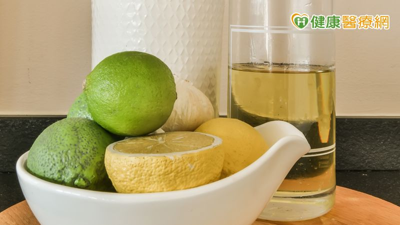 網瘋「檸檬水＋橄欖油」能養顏助消化？營養師：效果有限　4類人別跟風