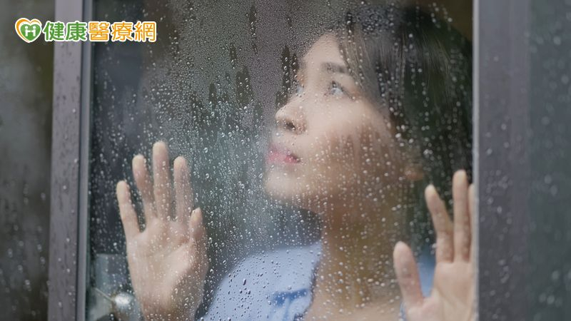 一下雨濕疹就反覆發作？中醫解析「天雨型濕疹」與3類食物禁忌