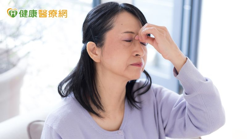 腦動脈瘤一旦破裂，死亡率可高達4成。若民眾出現不明原因複視、持續頭痛或突發神經症狀，應及早就醫檢查，切勿當成一般老花眼，以免錯失黃金治療時機。