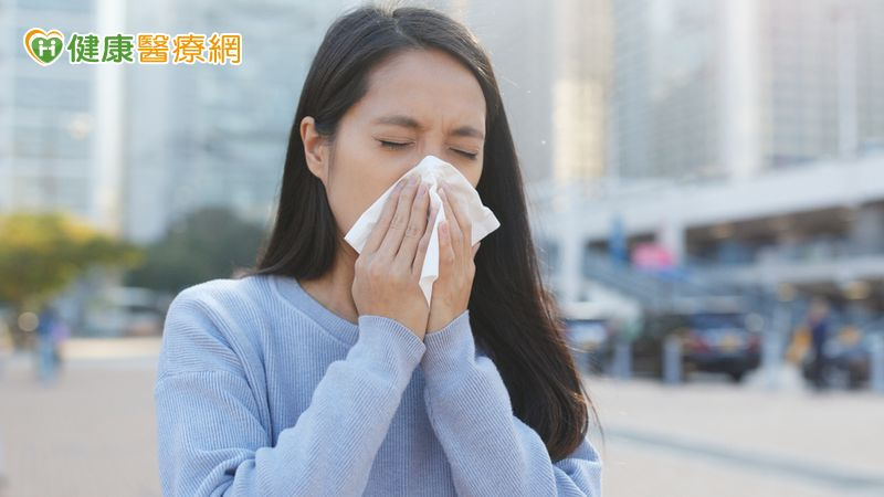 40歲女旅遊染「黴漿菌肺炎」　醫：咳嗽逾1週應盡快就醫！