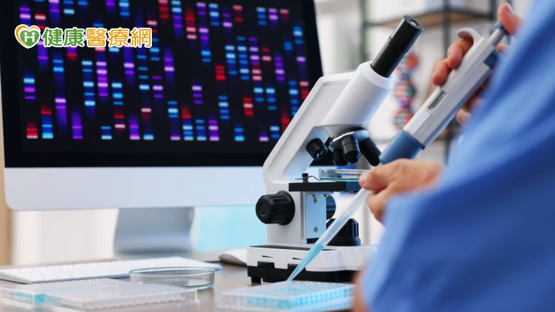 針對 HLA-B*58:01 對偶基因進行前瞻性篩檢，並對帶有該基因提供替代藥物治療，顯著降低了臺灣醫療院所中 allopurinol 引發嚴重皮膚不良反應發生率。
