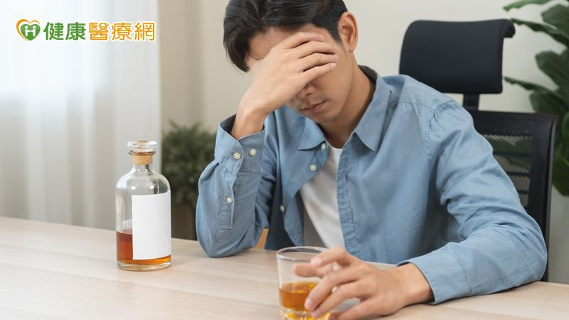 酒癮、藥癮戒不掉是意志力不夠？恐與成人ADHD、憂鬱症有關