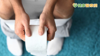 30多歲男血便誤認痔瘡竟是「直腸癌三期」術前TNT助重拾生機