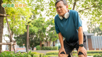 爬樓梯喘、乾咳別輕忽！70歲翁確診肺纖維化　肺部變身「菜瓜布」