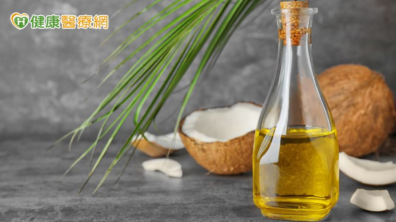 椰子油漱口助「排毒」？搭配生酮飲食成風潮　醫提醒喝油養生4迷思