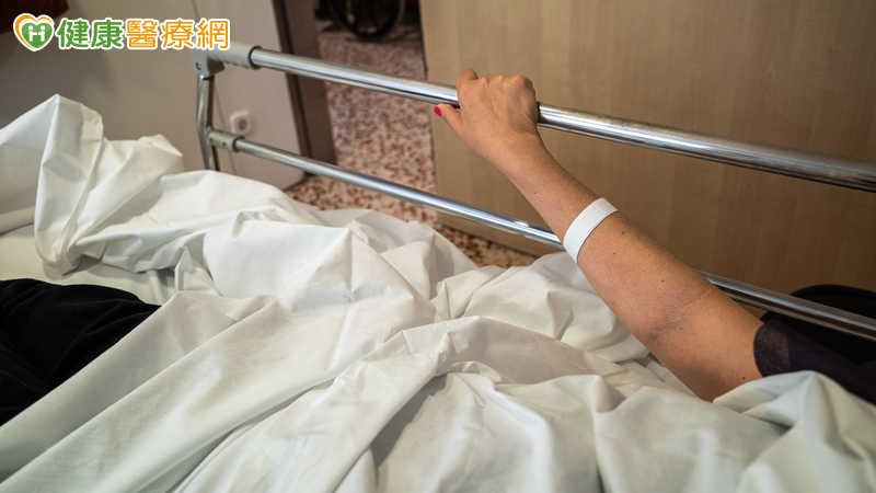 伊波拉疫區返台！4人須自主健康管理　1人發燒採檢陰性已排除感染