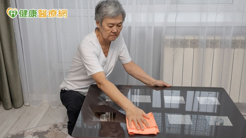 天太熱！長輩不出門當心肌少症　專家提「居家四策略」訓練肌力