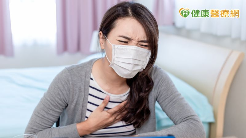 此疾病主要侵犯上、下呼吸道及腎臟，其中以鼻竇、鼻腔、肺部與腎絲球最為常見。