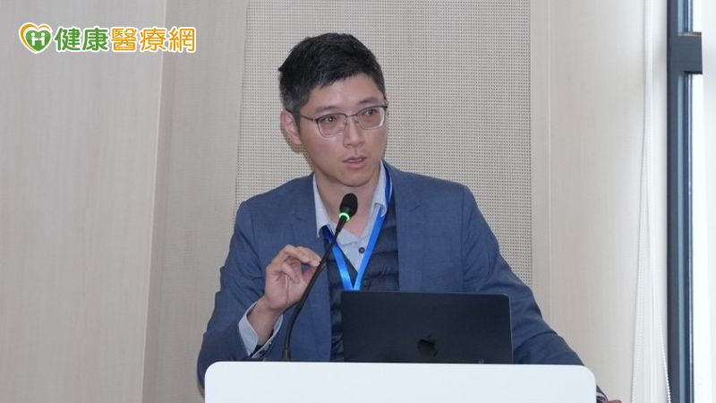 小心拖成潰瘍！醫師提醒：靜脈曲張越早治療越好