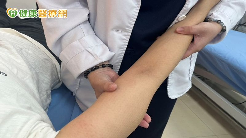 乳癌術後手臂淋巴水腫　醫師教簡易自我檢測與退腫處置