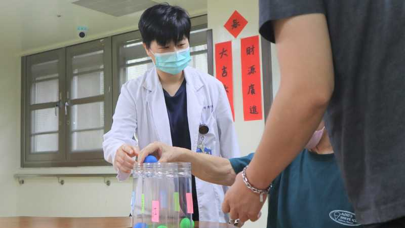 失智症不只影響記憶，也會影響理解、判斷、表達與情緒調節能力。圖：部桃提供