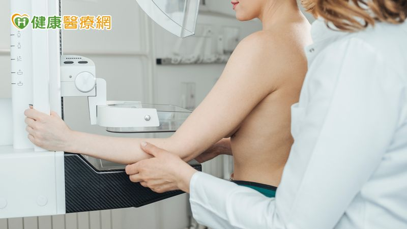 乳房腫塊拖3年不敢看醫生!61歲婦乳房巨瘤近15公分 確診乳癌險誤病情 乳房腫塊拖3年不敢看醫生!61歲婦乳房巨瘤近15公分 確診乳癌險誤病情