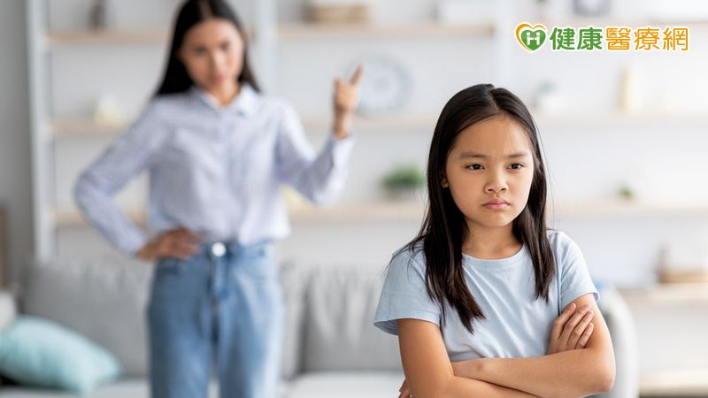 「暑假」親子衝突多？社工：先處理情緒、善用「我」訊息