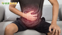 58歲男大腸息肉長成「一片厚草皮」微創治療免開腹除病灶