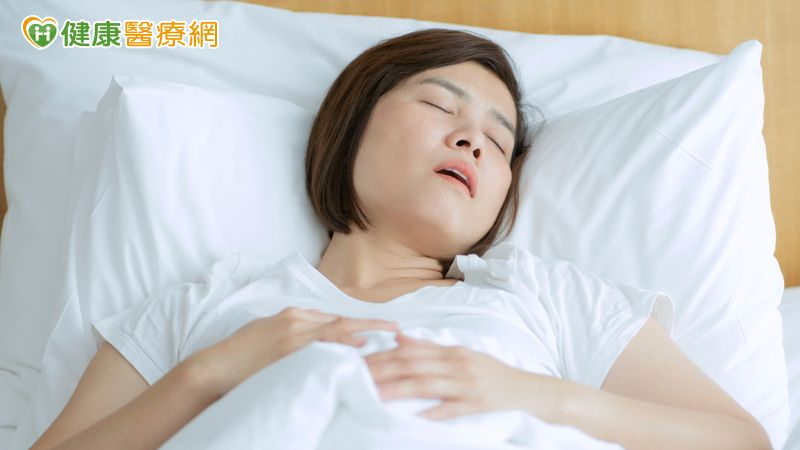 45歲女睡覺打鼾聲大到嚇人　竟是「舌根肥厚」惹禍 