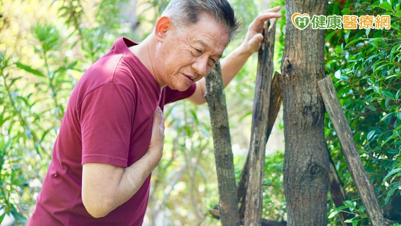 長輩「咳痰喘」別當老化！可能是肺已經漸漸阻塞了