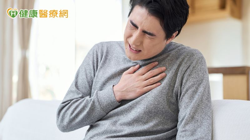 心肝肺全都左右顛倒！ 37歲男罹肺癌　醫花5小時成功切除腫瘤