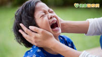 孩子一哭就忍不住生氣？專家揭父母煩躁真正原因