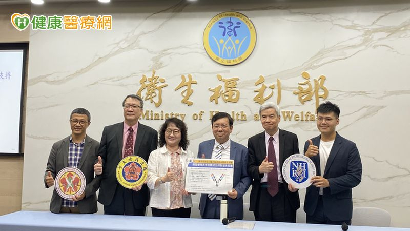 登革病毒引起細胞激素風暴，與巨噬細胞上的先天免疫受體CLEC5A及TLR2密切相關。研究團隊後續歷經數年，開發出雙特異性抗體（bispecific antibody），目前在人體細胞研究階段。