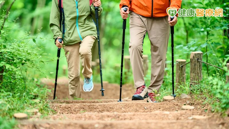 長輩預防骨鬆補鈣補對了嗎？醫曝「5關鍵」肌少症一起防