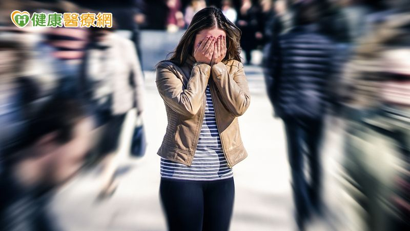 不是只有哭才是憂鬱！醫示警青少年「5種異常表現」常被當叛逆